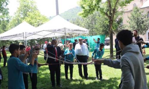 Afyonlu öğrencilere yönelik gerçekleştirilen yıl sonu cami şenlikleri başladı