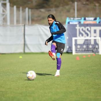 Afyonspor Çalışmalarını Çift Antrenmanla Sürdürüyor
