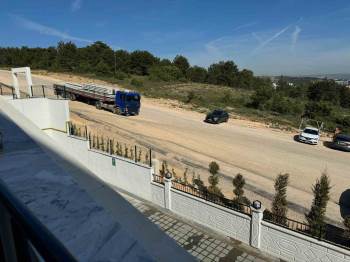 Ağır Tonajlı Tırlar Tehlike Saçıyor
