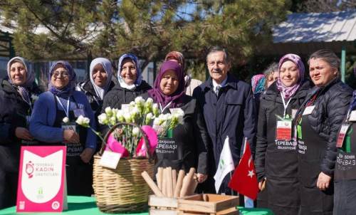 Ahmet Ataç 8 Mart'ı Eskişehirli üretici kadınlarla kutladı
