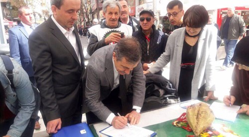 Ahmet Ataç imza atarak destek oldu