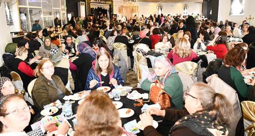 Ahmet Ataç ve Kurt kadınlarla buluştu