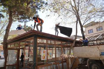 Aile Çay Bahçesindeki Yıkım Çalışmaları Başladı
