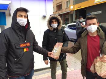 Ak Gençlerden İftara 5 Kala Uygulaması
