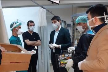 Ak Gençlerden Sağlık Çalışanlarına Motivasyon
