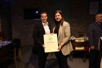 Ak Kadınlar Seçme Ve Seçilme Hakkının Kutladı
