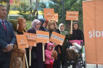 Ak Kadınlardan Kadına Yönelik Şiddetle Mücadele Uluslararası Dayanışma Günü Açıklaması
