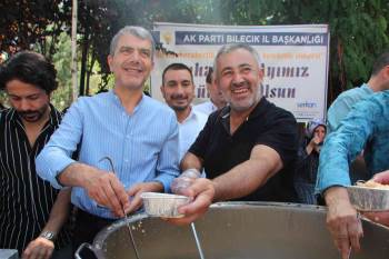 Ak Parti Bin 500 Kişiye Aşure Dağıttı
