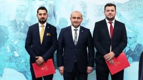 AK Parti’de istifa depremi