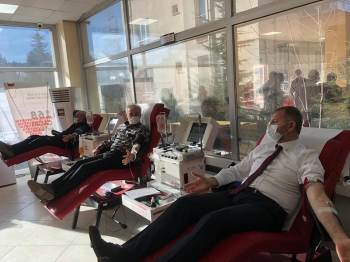 Ak Parti’Den Kan Bağışı Kampanyasına Destek
