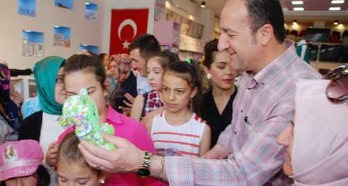 AK PARTİ'DEN KIYAFET YARDIMI
