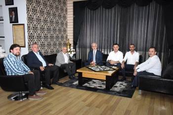 Ak Parti Düzce Teşkilatından Belediye Başkanı Zeybek’E Ziyaret
