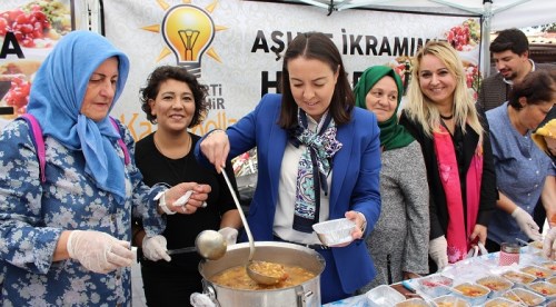 AK Parti Eskişehir'de aşure dağıttı