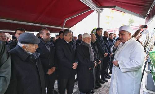 AK Parti Eskişehir Kurucu İl Başkanı Osman Yüksel'in annesi toprağa verildi