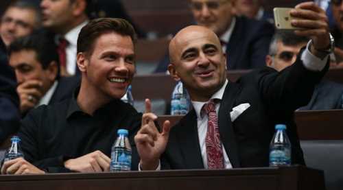 AK Parti grup toplantısını Sinan Akçıl da izledi