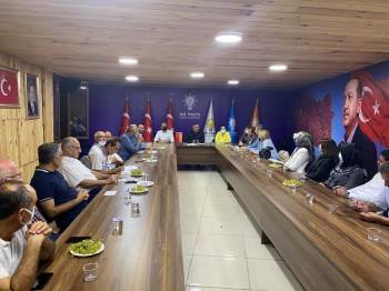 Ak Parti Haftalık Olağan Yönetim Kurulu Toplantısı Yaptı
