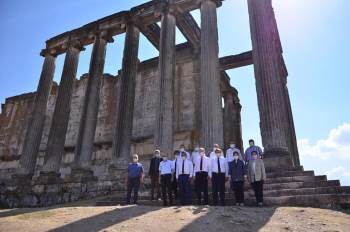 Ak Parti Heyeti Aizonai Antik Kenti’Ni Ziyaret Etti
