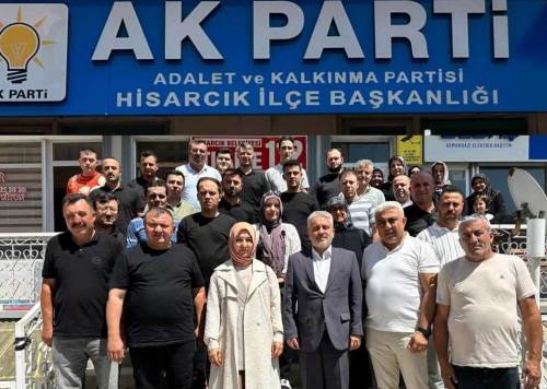AK Parti heyeti Hisarcık’ta hem toplandı hem halkla buluştu