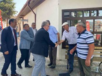 Ak Parti Heyeti Muhtarlarla Bir Araya Geldi
