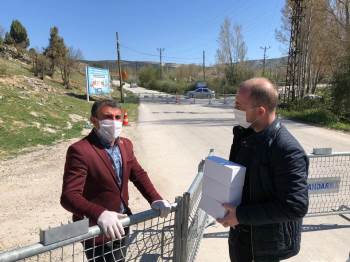 Ak Parti İl Başkanı Karabıyık  Karantina Altındaki Mahallenin Muhtarından Bilgi Aldı
