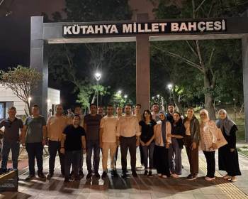 Ak Parti Kütahya İl Gençlik Başkanlığı Halka Aşure Dağıttı
