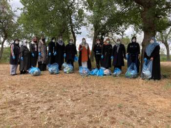 Ak Partili Kadınlardan Çevre Temizliği
