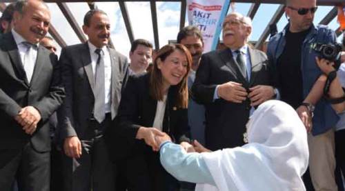 AK Partili muhalifler komik oluyor 