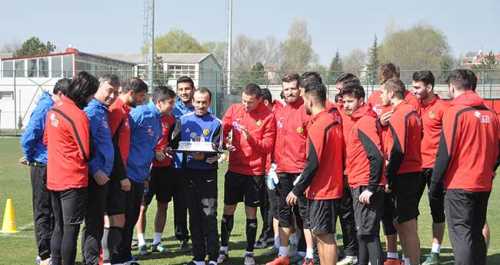 AKA’YA SÜRPRİZ DOĞUM GÜNÜ