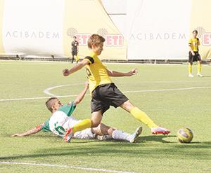 Akademide yüzler güldü