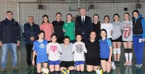 Başkan Kurt yıldız voleybolcularla