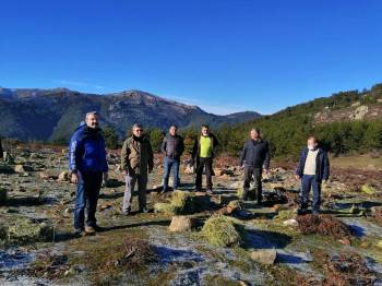 Akdağ’Daki ‘Kızılgeyikler’ İçin Yem Bırakıldı
