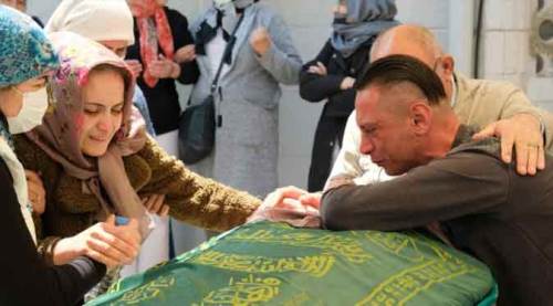 Akıl almaz acı! Tatilde yediği yemek küçük kızın sonu oldu...