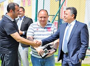 Takım hakkında son bilgileri aldı