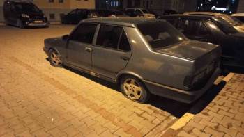 Akşam Saatlerinde Gelip Sadece ’O’ Otomobilin Lastiklerini Kestiler
