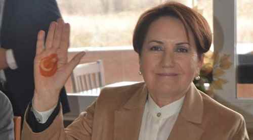 Akşener kına yakmaya geliyor