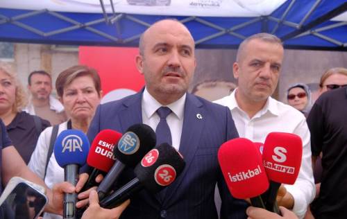 Albayrak’tan 25. yıl mesajı: “AK Parti büyük bir aile”