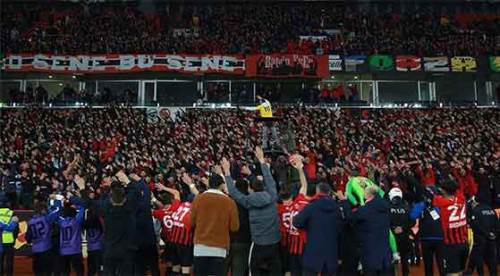 Alem taraftar gördü! Muhteşem fotoğraf...