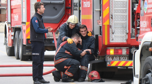 Alevlerin içine düşen itfaiye eri yaşamını yitirdi