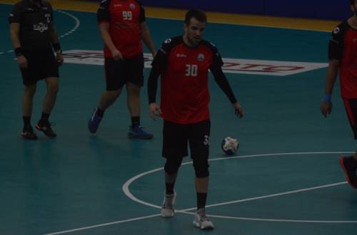 Alex elinden geleni yaptı