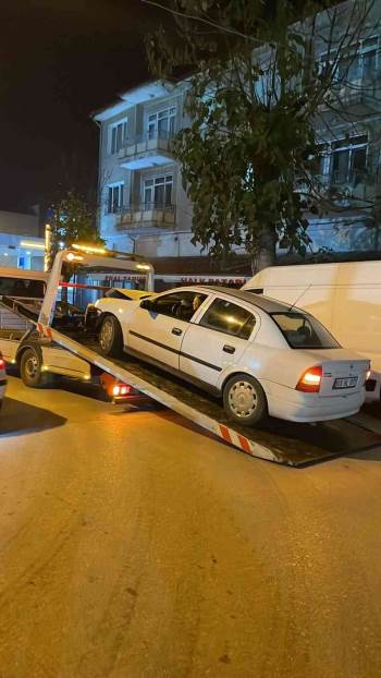 Alkollü Sürücü Kullandığı Araçla 4 Araca Çarpıp Kaçtı
