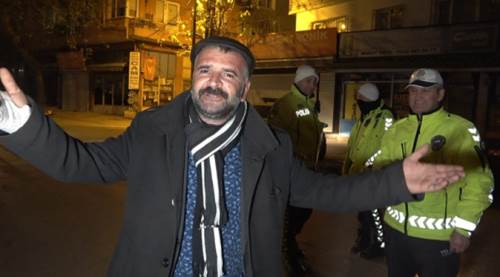 Alkollü sürücüye ceza yağarken, arkadaşı konser verdi!