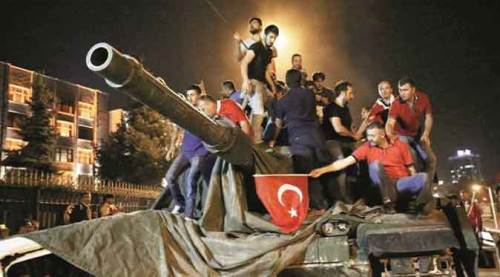 Alnı secdeye değenler!