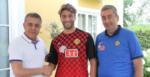 Alpaslan imzayı attı