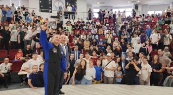 Alper Gezeravcı, Kütahya’Da Öğrencilerle Buluştu
