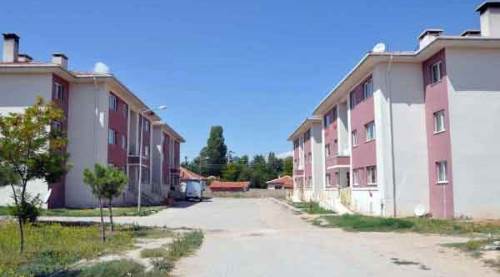 Alpu'daki TOKİ evlerinde vatandaş isyan etti