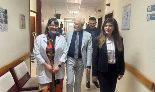 Alpu ve Mihalıççık'ta devlet hastanelerine Yaşar Bildirici'den ziyaret