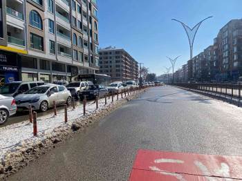 Alt Geçit Kapatılınca Uzun Araç Kuyruğu Oluştu
