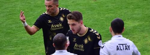 Altay moralli geliyor