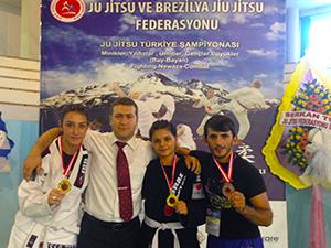 Eskişehir'in Altın Kızları Madalyalarla Döndü 