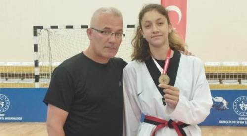 Altın madalyayı Eskişehir'e getirdi